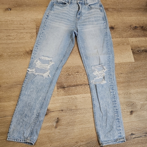 American Eagle Mom Jean Women's Size 4 Tall Destroyed Light Wash Denim Straight - Picture 9 of 12